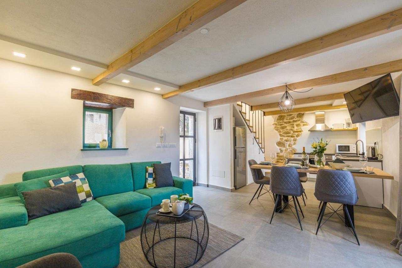 Casa Amelia In Pićan エクステリア 写真