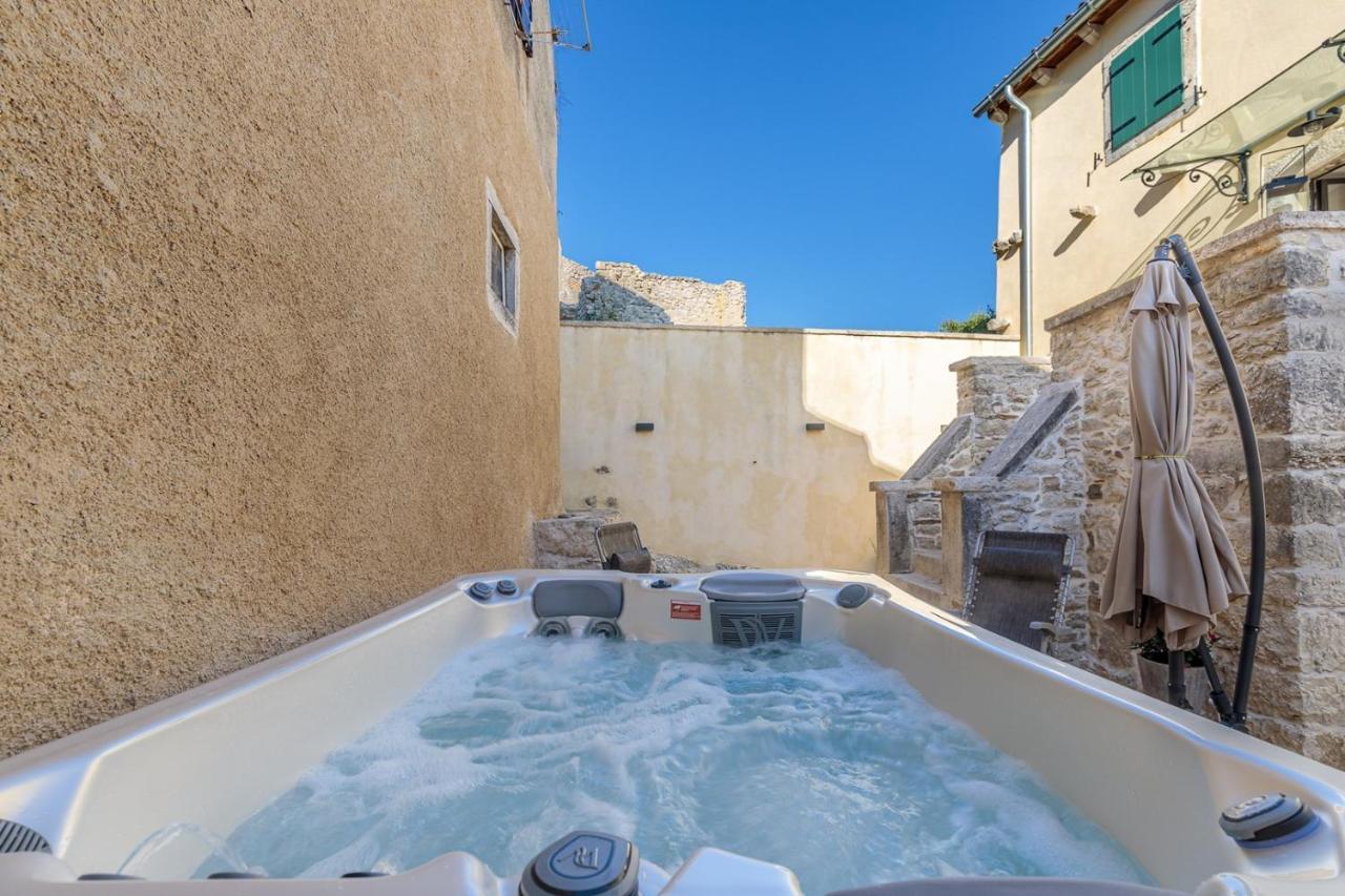 Casa Amelia In Pićan エクステリア 写真